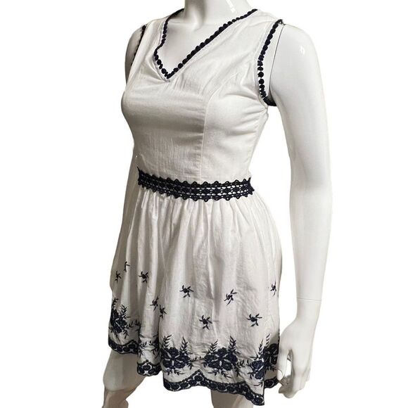 Altae’d State Mini Sundress Dress White & Navy Embroidered size Small - Picture 5 of 9